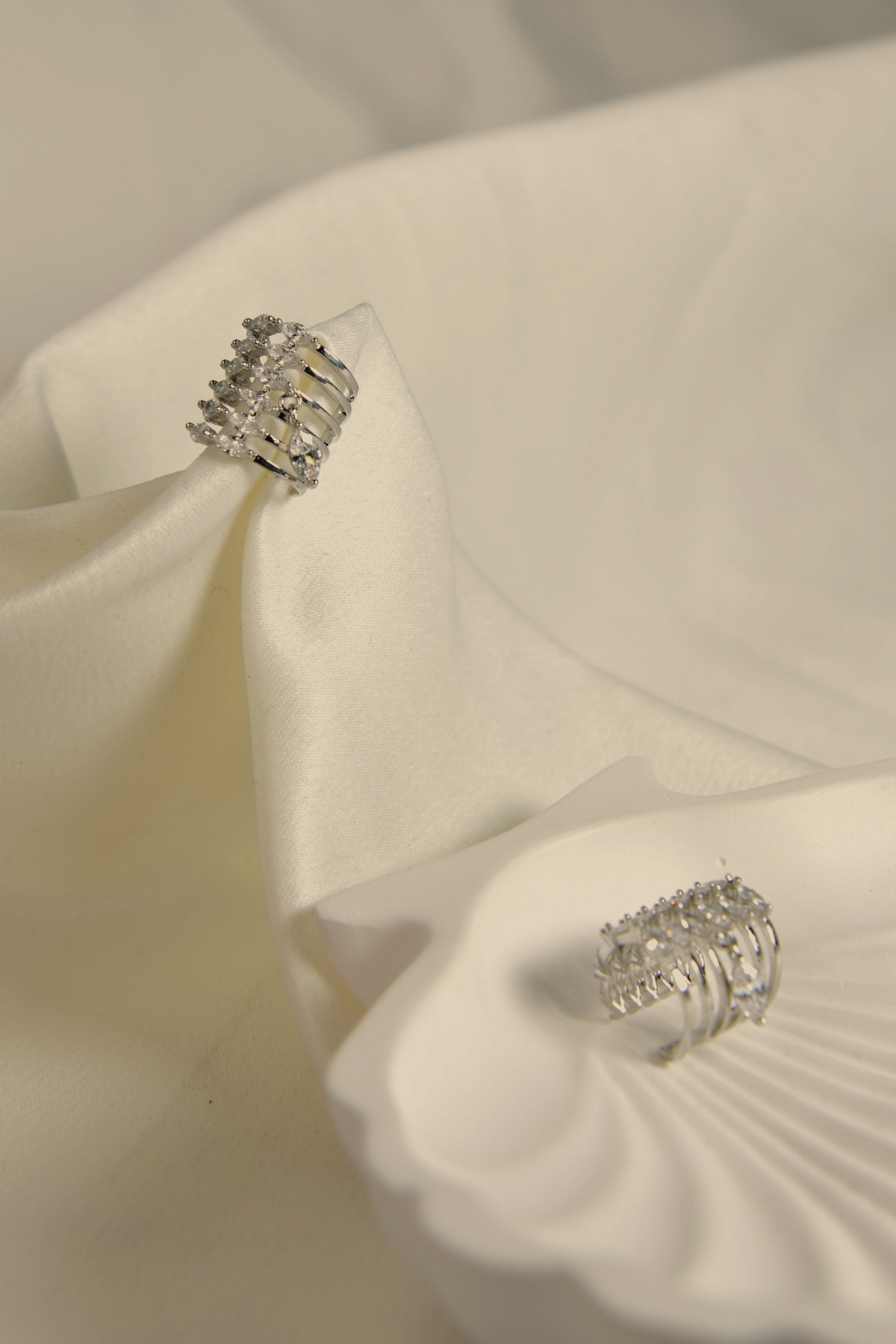 6 Sıralı Üzeri Taşlı Ucu Sallantılı Earcuff