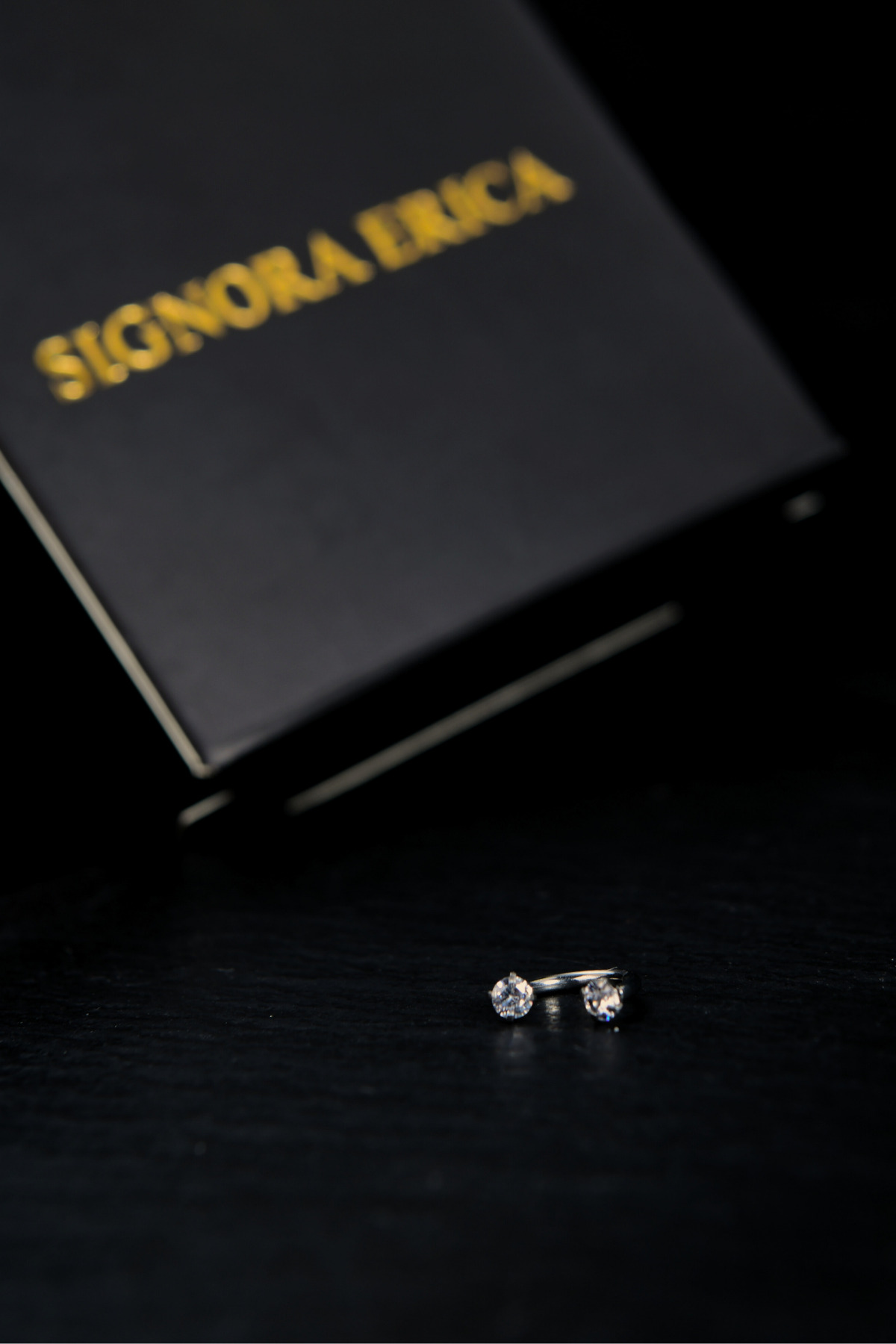 İki Ucu Yuvarlak İçine Giren Taşlı Hem Tragus Hem Kıkırdak Piercing