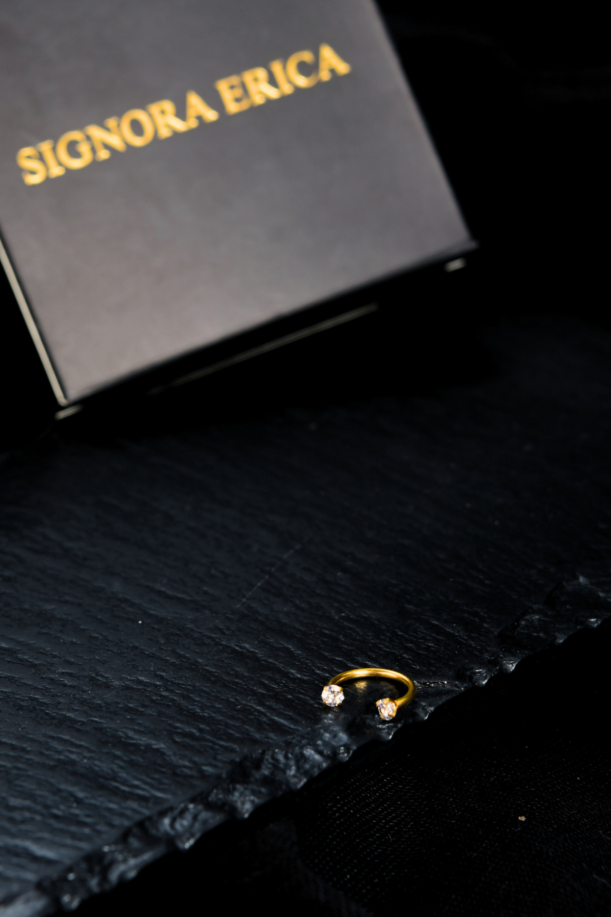 İki Ucu Yuvarlak İçine Giren Taşlı Hem Tragus Hem Hıkırdak Piercing