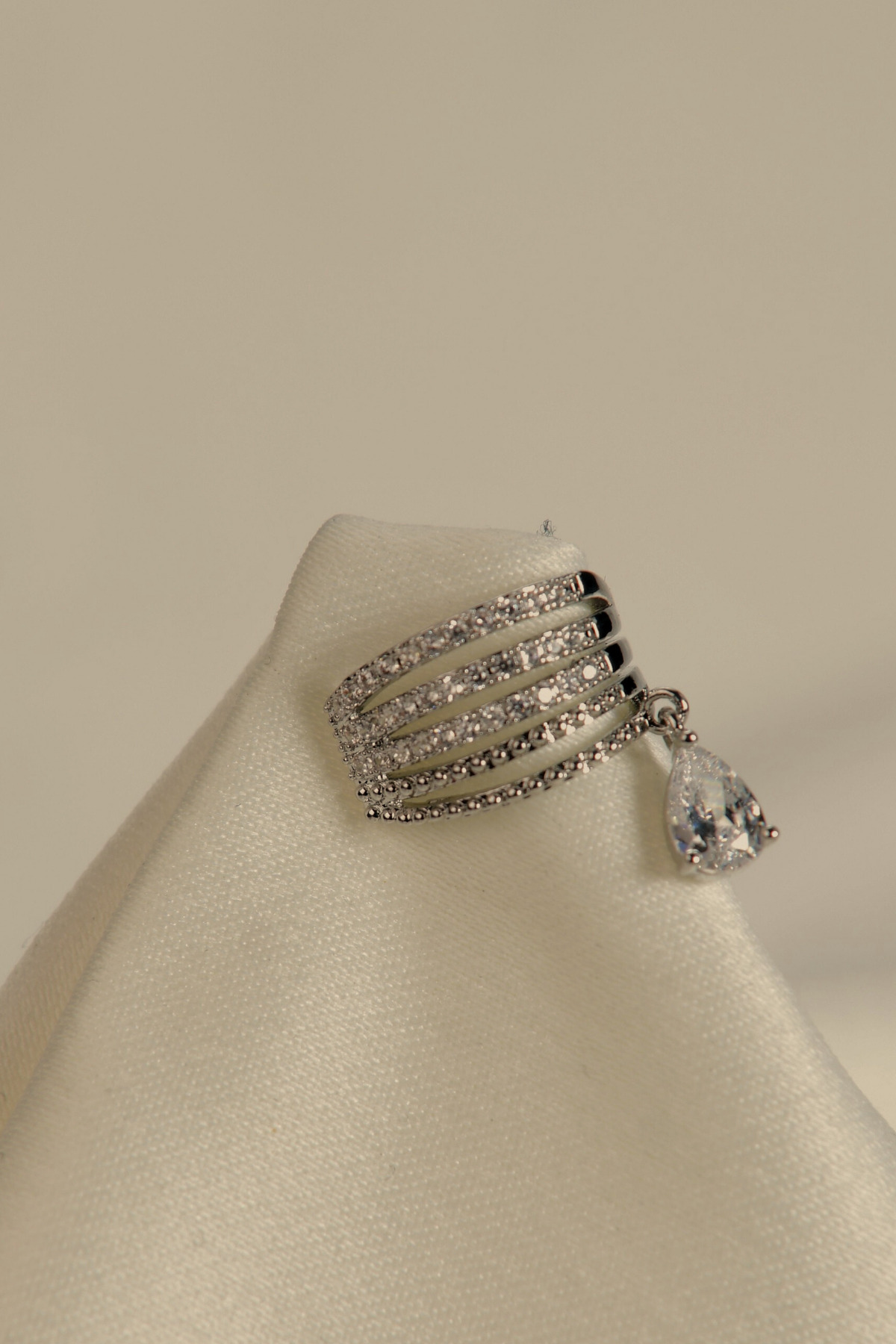 5 Sıra Taşlı Ucu Sallantılı Earcuff
