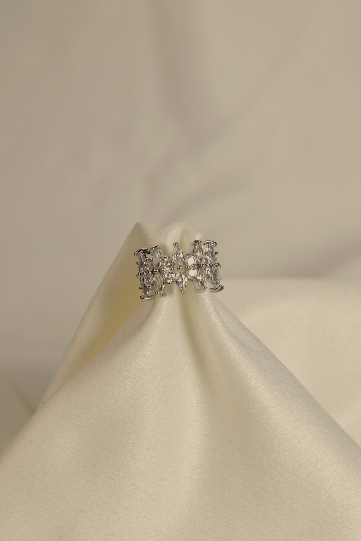 Çift Sıra Taşlı Elmas Kesim Earcuff